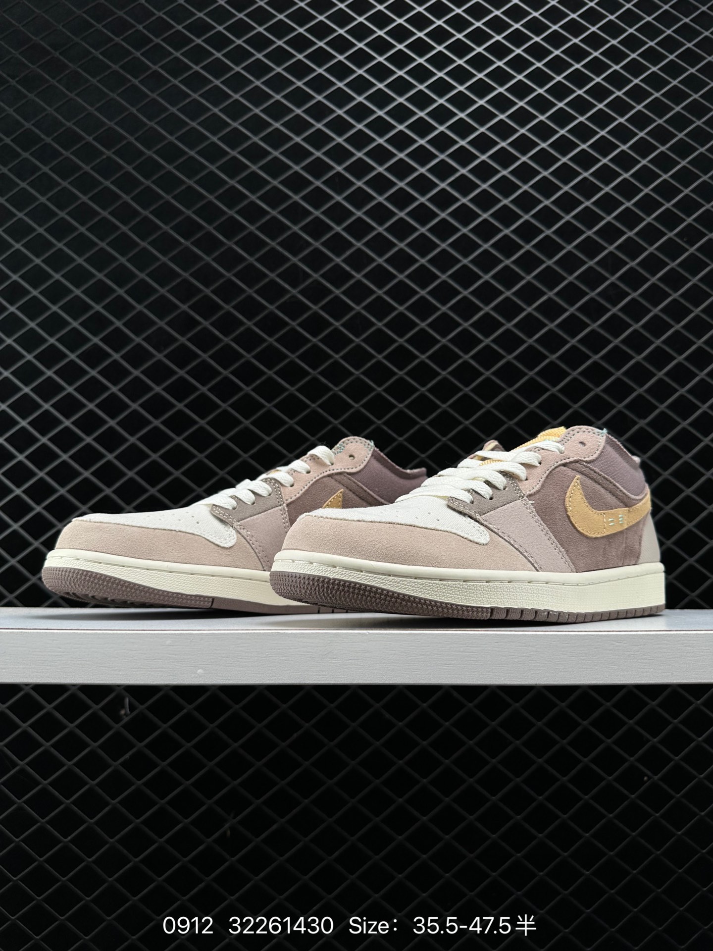 NIKE  Air Jordan 1 Low